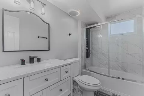 Bath - 1898 Meadowview Ave, Kankakee, IL 60901 photo 1 of 3