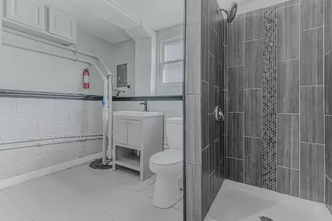 Bath - 1898 Meadowview Ave, Kankakee, IL 60901 photo 2 of 3