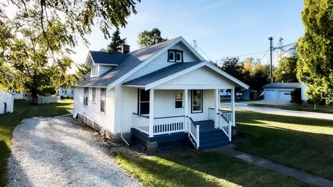 27 Market St, Gridley, IL 61744