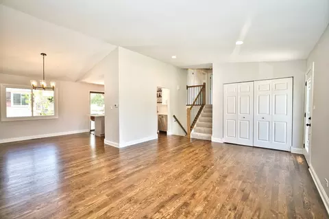 4635 Huntington Blvd, Hoffman Estates, IL 60192 photo 10