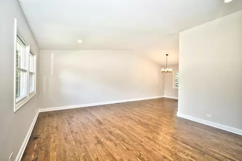 4635 Huntington Blvd, Hoffman Estates, IL 60192 photo 8