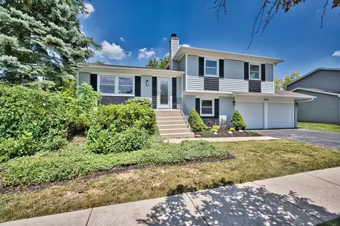 4635 Huntington Blvd, Hoffman Estates, IL 60192 photo 3