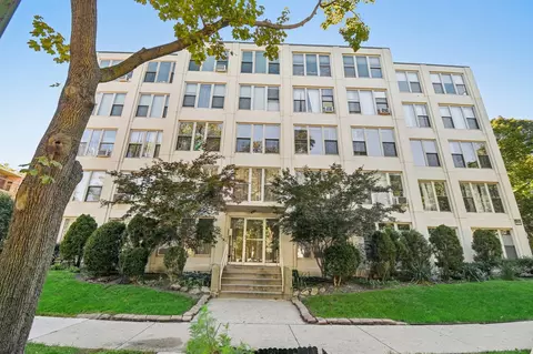 1633 W Thome Ave #301, Chicago, IL 60660