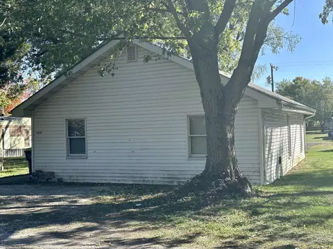1412 E North St, Clinton, IL 61727