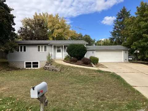 814 Oeffling Dr, Mchenry, IL 60051