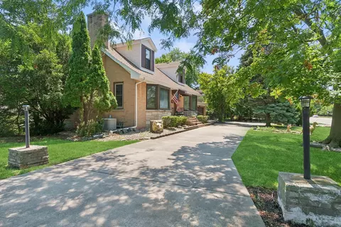 4851 N East River Rd, Norridge, IL 60706