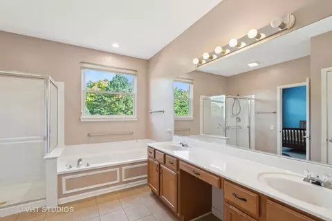 Bath - 4095 Whitehall Ln, Algonquin, IL 60102 photo 3 of 3