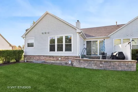 Exterior - 4095 Whitehall Ln, Algonquin, IL 60102 photo 3 of 5