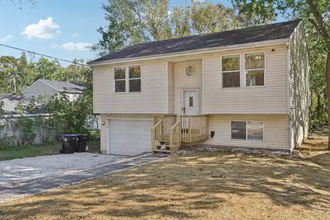 5114 Lear St, Wonder Lake, IL 60097