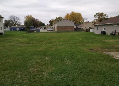 701 E Barker St, Tuscola, IL 61953