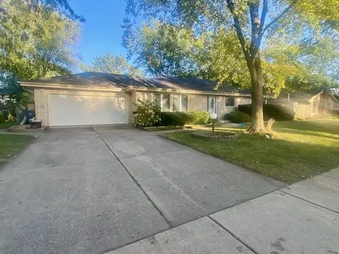139 Thomas More Dr, Elgin, IL 60123 photo 2