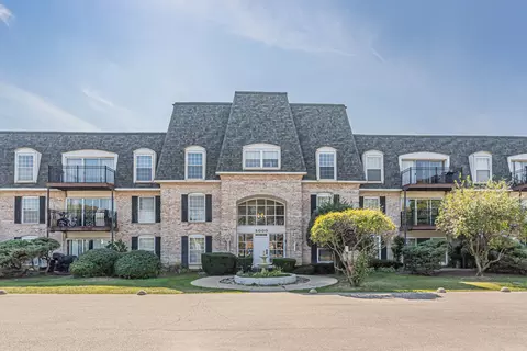5000 Carriageway Dr #201, Rolling Meadows, IL 60008