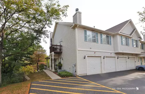 532 Fox Ridge Dr, Fox Lake, IL 60020