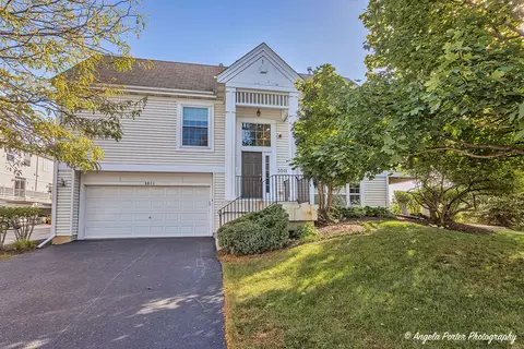 3011 Nicklaus Ln, Wadsworth, IL 60083