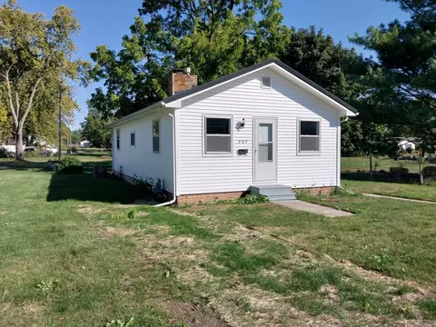 207 W Green St, Le Roy, IL 61752