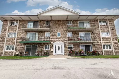 7520 W 111th St #2B, Worth, IL 60482