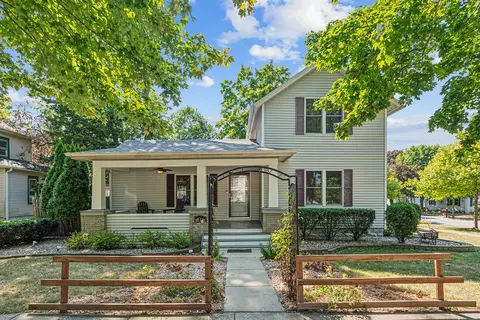 216 W Crawford St, Peotone, IL 60468