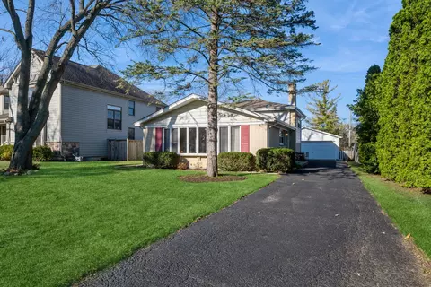 1056 Linden Ave, Deerfield, IL 60015