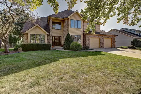 1102 Geneva St, Shorewood, IL 60404