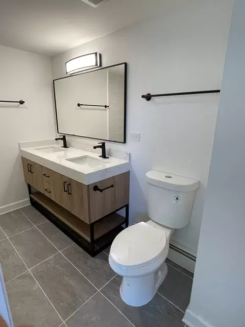 Bath - 1315 E 55th St, Chicago, IL 60615 photo 1 of 6