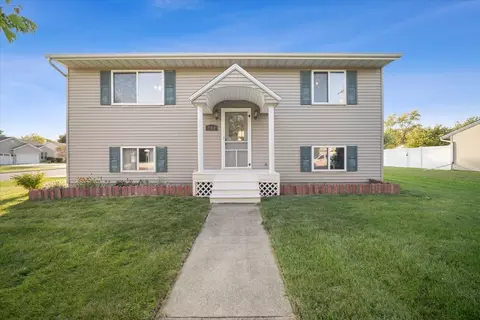 298 S Chestnut St, El Paso, IL 61738