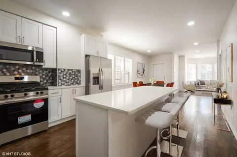8143 S Wood St, Chicago, IL 60620 photo 4
