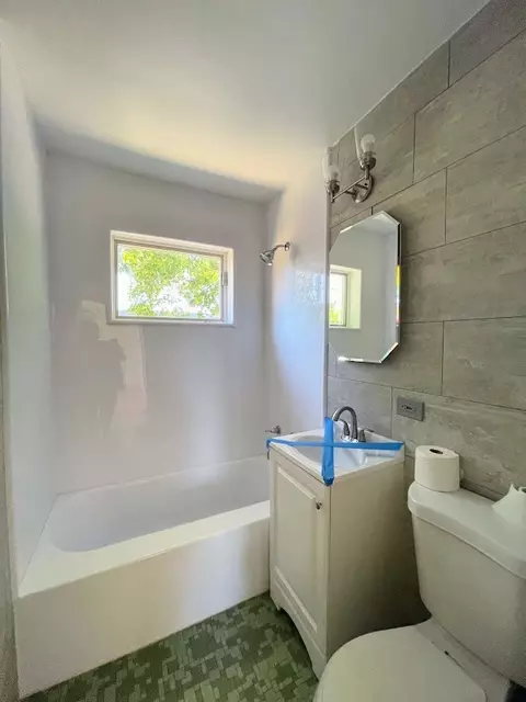 Bath - 1509 N Wolf Rd, Berkeley, IL 60163 photo 1 of 1
