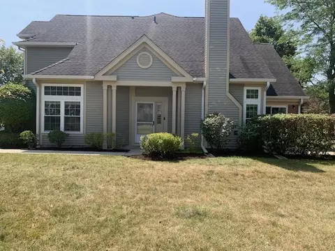 146 White Branch Ct #F146, Schaumburg, IL 60194