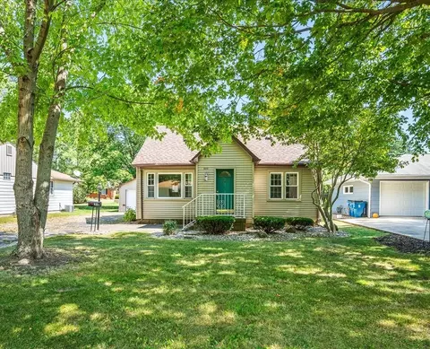 920 S 5th St, Watseka, IL 60970