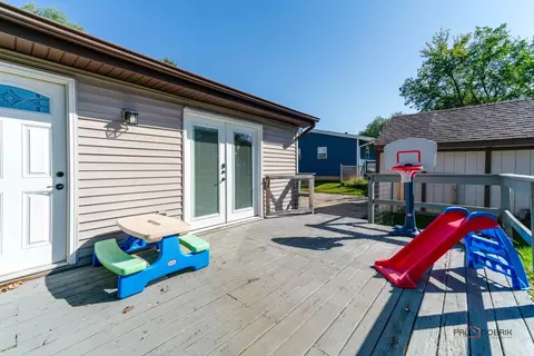 Exterior - 411 Santa Barbara Rd, Lakemoor, IL 60051 photo 2 of 4