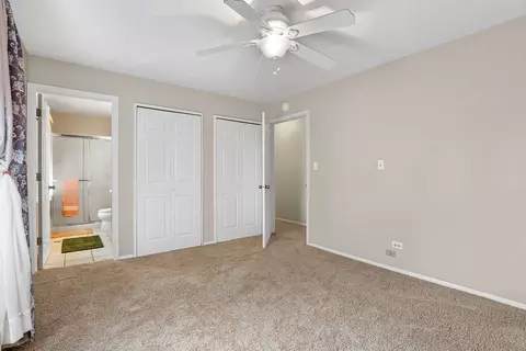 Bedroom - 648 Springfield Ct, Roselle, IL 60172 photo 3 of 7