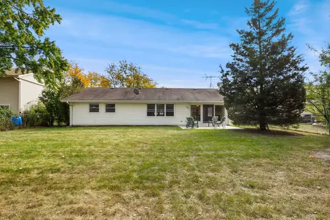 Exterior - 648 Springfield Ct, Roselle, IL 60172 photo 2 of 5