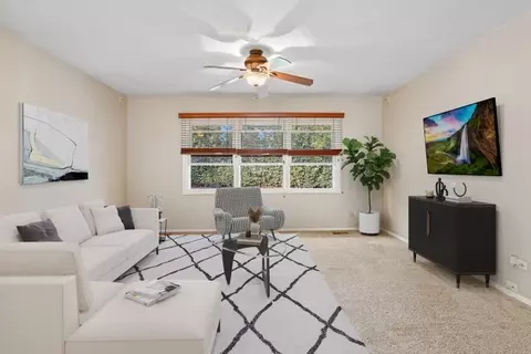 Living - 648 Springfield Ct, Roselle, IL 60172 photo 5 of 7