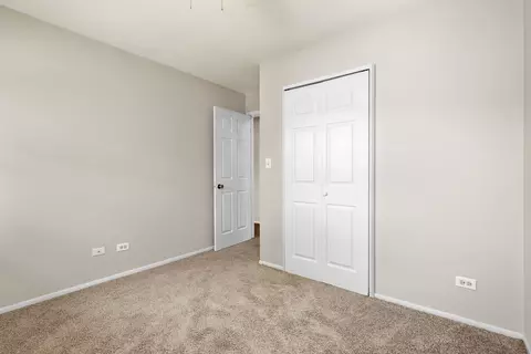 Bedroom - 648 Springfield Ct, Roselle, IL 60172 photo 7 of 7
