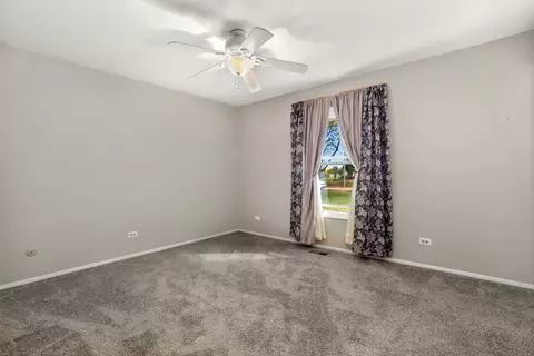 Bedroom - 648 Springfield Ct, Roselle, IL 60172 photo 2 of 7