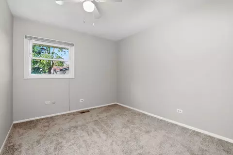 Bedroom - 648 Springfield Ct, Roselle, IL 60172 photo 4 of 7