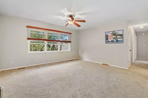 Living - 648 Springfield Ct, Roselle, IL 60172 photo 7 of 7