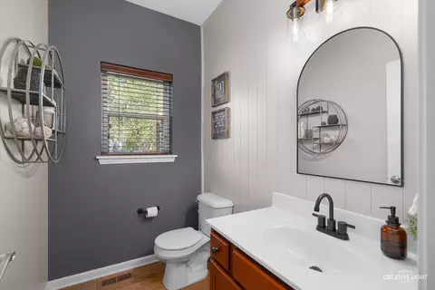 Bath - 39 E W274 E Mallory Dr, Geneva, IL 60134 photo 1 of 5