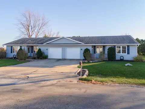 409 E Ririe Pl, Flanagan, IL 61740
