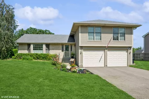 1918 Manor Ln, Mundelein, IL 60060