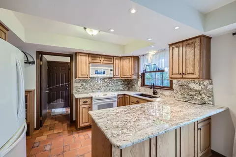 1925 Jamestown Ln, Elgin, IL 60123 photo 9
