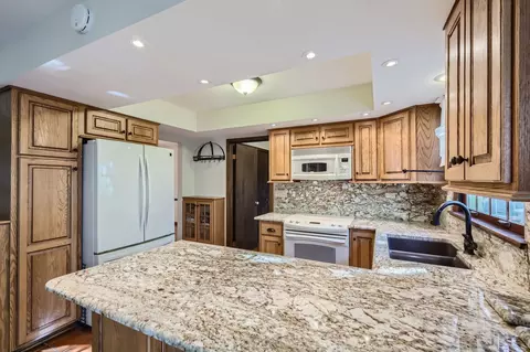 1925 Jamestown Ln, Elgin, IL 60123 photo 10