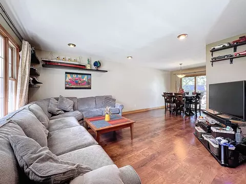 5402 Abbey Dr, Mchenry, IL 60050 photo 3