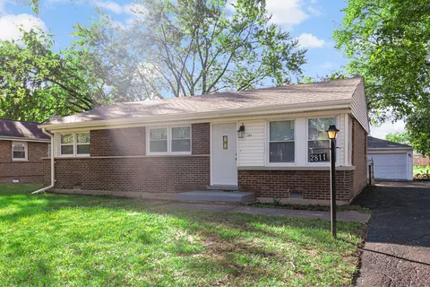 2811 Stafford Dr, Markham, IL 60428