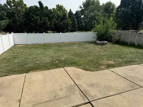 Exterior - 2238 Margaret Dr, Montgomery, IL 60538 photo 3 of 4