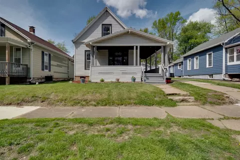 608 E Mill St, Bloomington, IL 61701