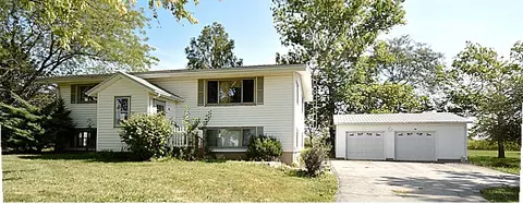 1665 Country Rd 300e, Bethany, IL 61914