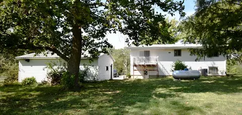 1665 Country Rd 300e, Bethany, IL 61914 photo 3