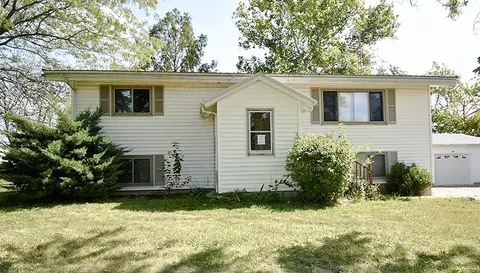 1665 Country Rd 300e, Bethany, IL 61914 photo 2