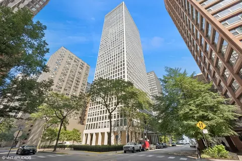 260 E Chestnut St #2407, Chicago, IL 60611